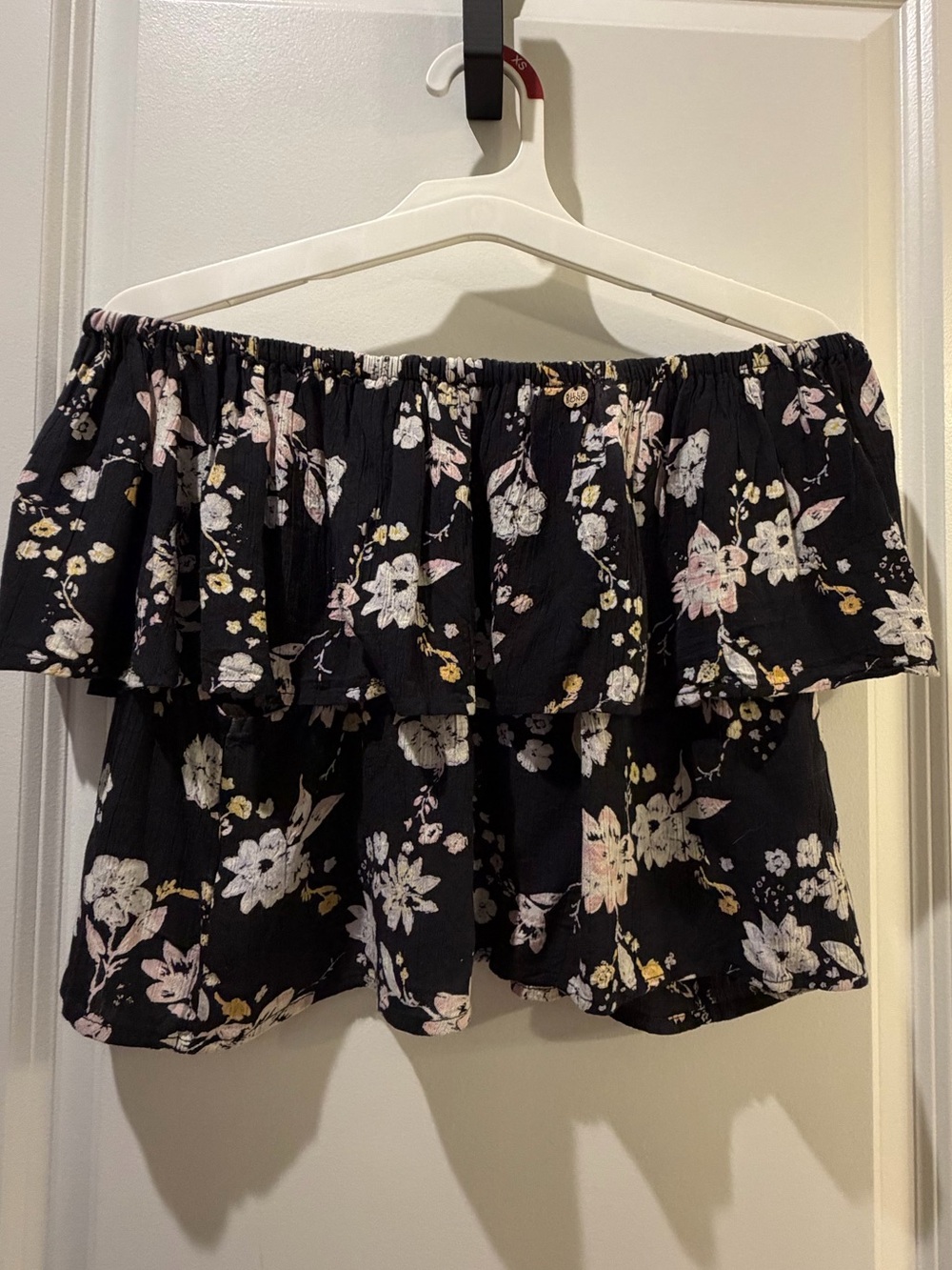 Billabong Black Floral Off-Shoulder Ruffle Crop Top